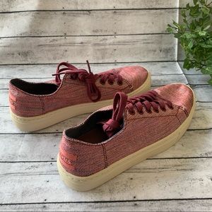 Toms Lace Up Sneaker Lenox Pomegranate Size 5.5